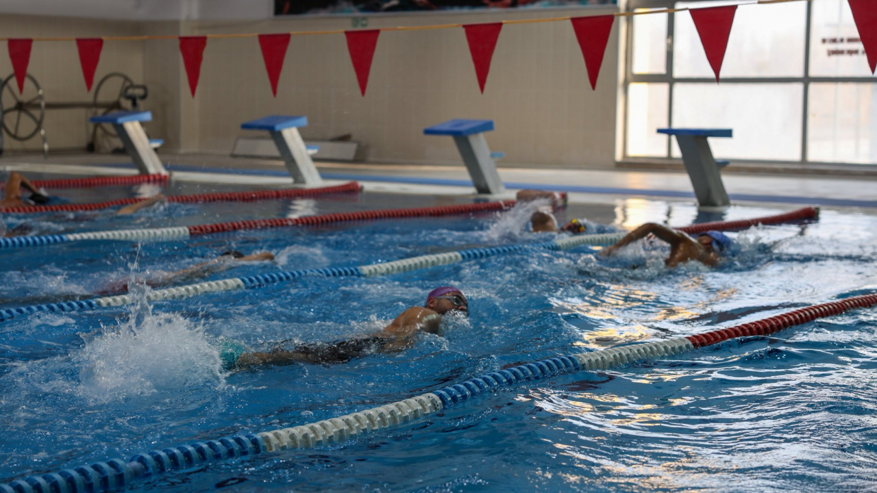 Üniversite Öğrencilerine Yüzmede Tam Destek