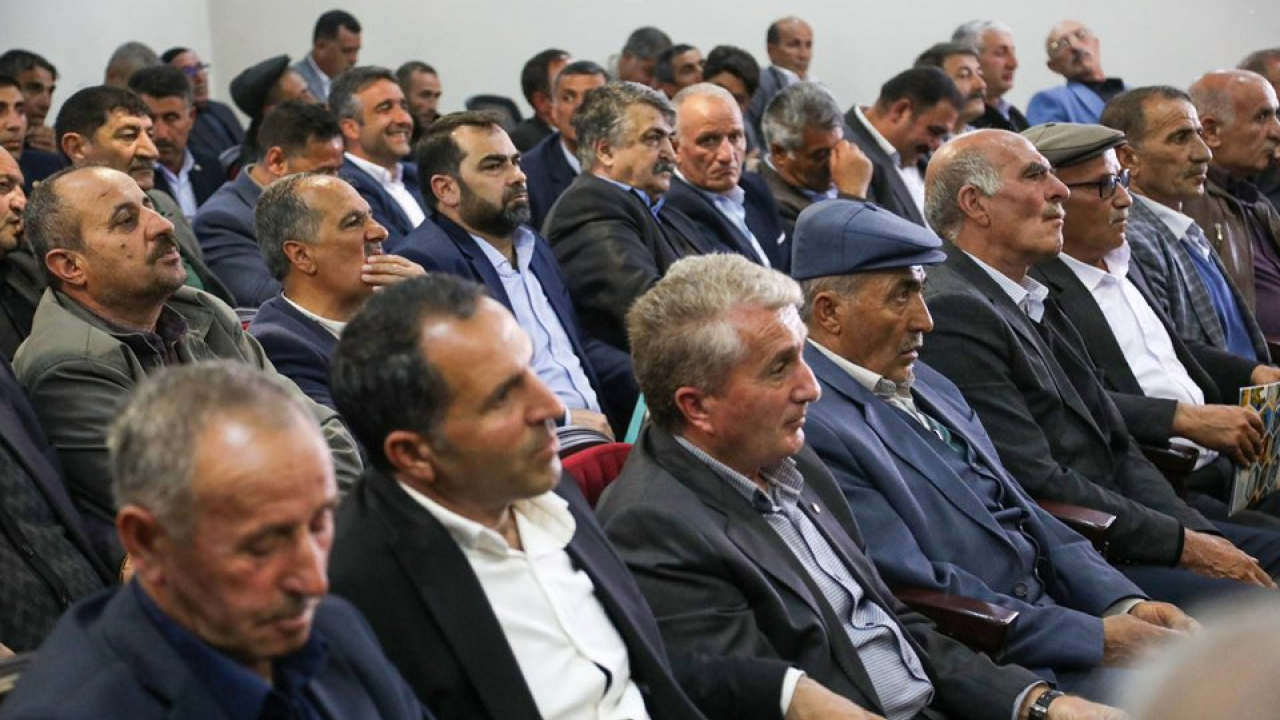 Van Belediyesi, muhtarlarla sorunları dinleyip çözüm için toplantı düzenledi!