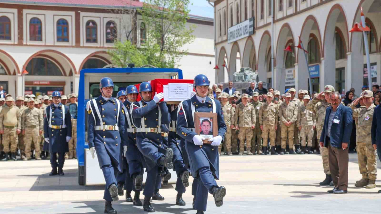 Van'da Şehit Güvenlik Korucusu İçin Anma Töreni Gerçekleştirildi