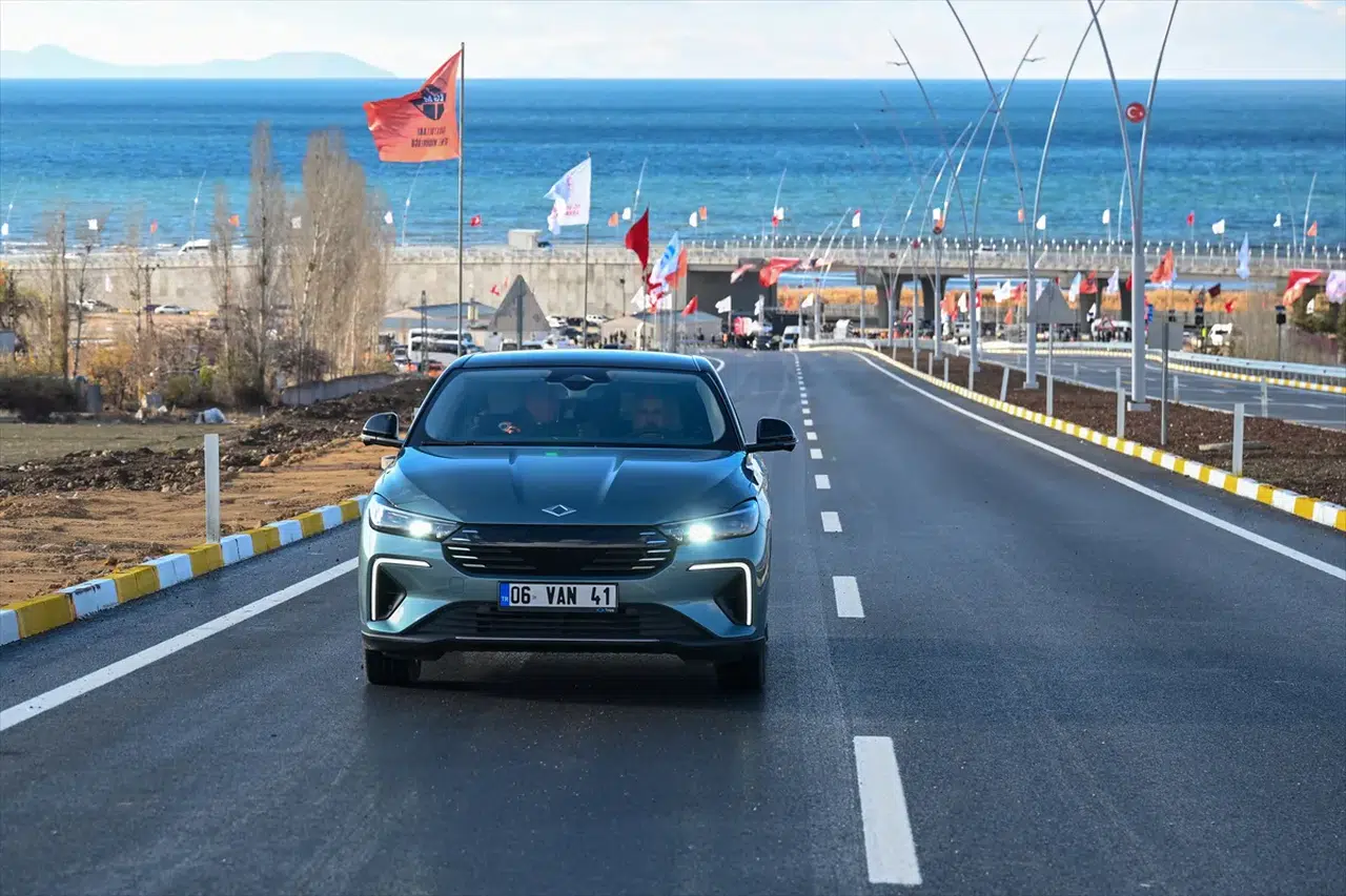 Van’da ulaşımı değiştirecek proje hizmete girdi