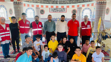 Kızılay gönüllüleri Taşlıçay'da yaz Kur'an kursu öğrencilerine moral oldu