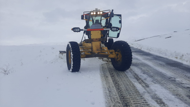 Ağrı’da karla mücadelede dokuz köy yolu ulaşıma açıldı