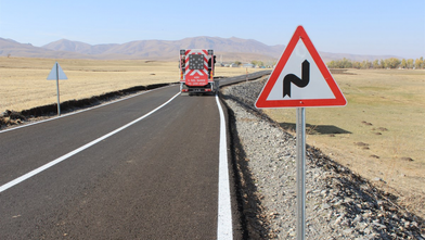 Ağrı’nın köy yollarına yeni trafik levhaları geliyor