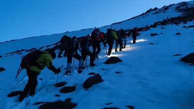 Dağcılar kar engeline rağmen Ağrı Dağı’na tırmanıyor