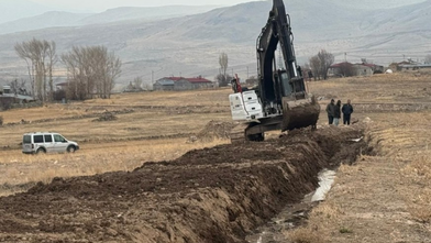 Iğdır İl Özel İdaresi, Kırsalda Sulama Kanalları ve HİS Göletlerinde Çalışmalarını Sürdürüyor