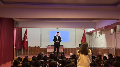 Kaymakam Tutal, Meslek Tanıtım Konferansında Öğrencilerle Buluştu