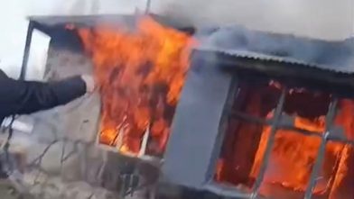 Patnos’ta evden yükselen alevler köyü ayağa kaldırdı