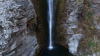 Türkiye'nin En Yüksek Şelalesi: Gümüşkanat Doğal Güzelliğiyle Büyülüyor