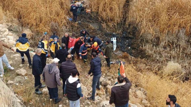 Van'da takla atan araç bataklığa uçtu, 5 yaralı hastaneye kaldırıldı