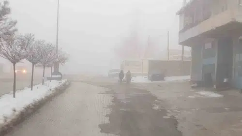 Başkalede Yoğun Sis Görüş Mesafesini 5 Metreye Düşürdü, Karla Mücadele Devam Ediyor