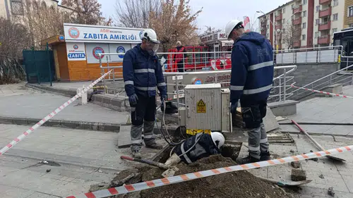 Ağrı’nın en işlek caddesinde bakım mesaisi