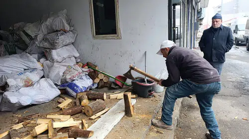 Kış hazırlığı Ağrı’da odunculara hareketlilik getirdi