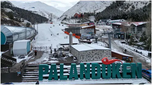 Palandöken ve Sarıkamış’ta sezonun ilk kayakseverleri pistlerde