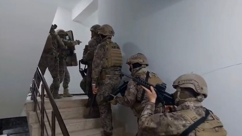 Ağrı ile Patnos’ta sokak satıcılarına eş zamanlı operasyon!