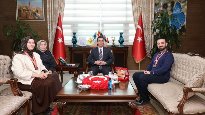 Bitlis’in Gururu Öğretmenlere Vali Karakaya’dan Tebrik