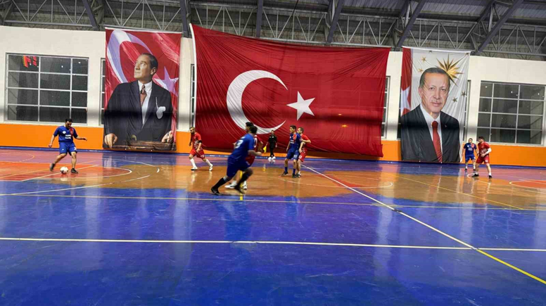 Bulanık'ta Futsal Turnuvası Başladı, 21 Takım Şampiyonluk İçin Yarışacak!