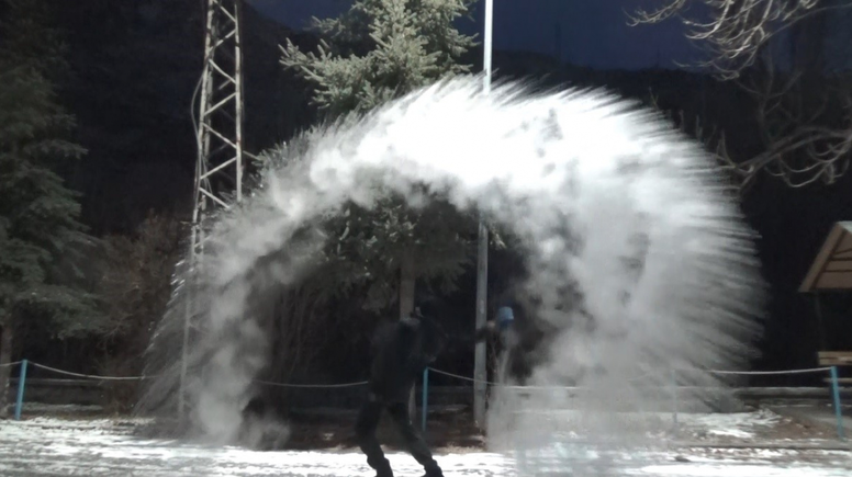 Kars'ta eksi 13 derece soğuklar yaşamı olumsuz etkiliyor, vatandaşlar önlem alıyor