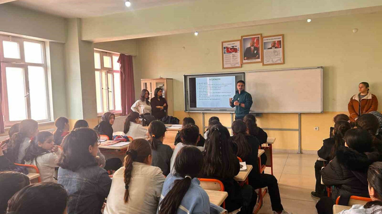 Muş'ta Öğrencilere Skolyoz Tarama Programı Uygulandı, Tedavi Süreci Başladı