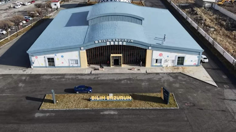 Ufkun Ötesinde Sergisi Bilim Erzurum’da Ziyarete Açıldı