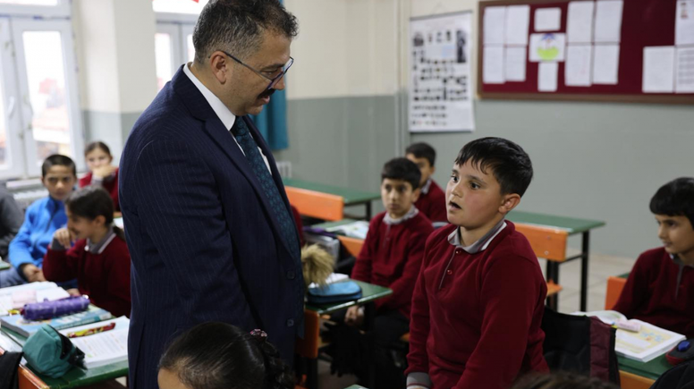 Vali Turan’dan Alibeyköy Ortaokuluna Ziyaret