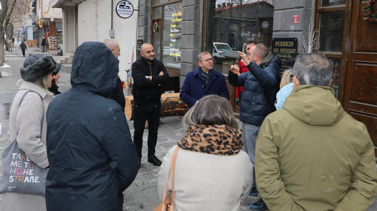 Vali Ziya Polat, Kars’ı Tercih Eden Misafirlerle Bir Araya Geldi