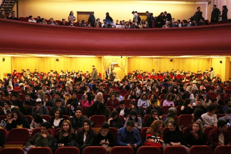 Polis 450 öğrenciyi tiyatroyla tanıştırdı
