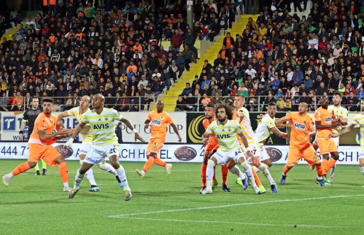 Aytemiz Alanyaspor Fenerbahçe’yi ilk kez devirdi