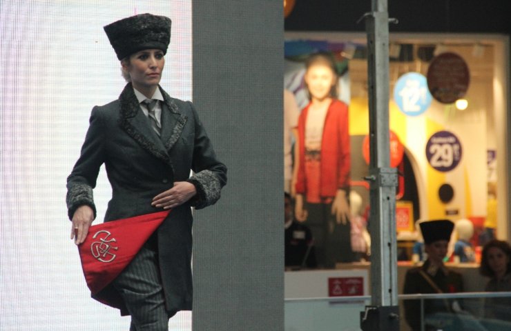 Atatürk’ün kıyafetlerinden esinlenilen defileye büyük ilgi