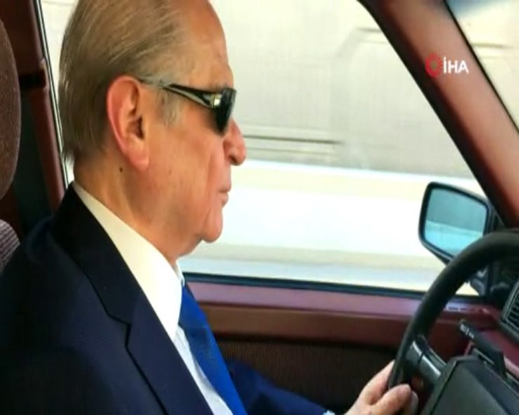 MHP Genel Başkanı Bahçeli’nin klasik araba turu