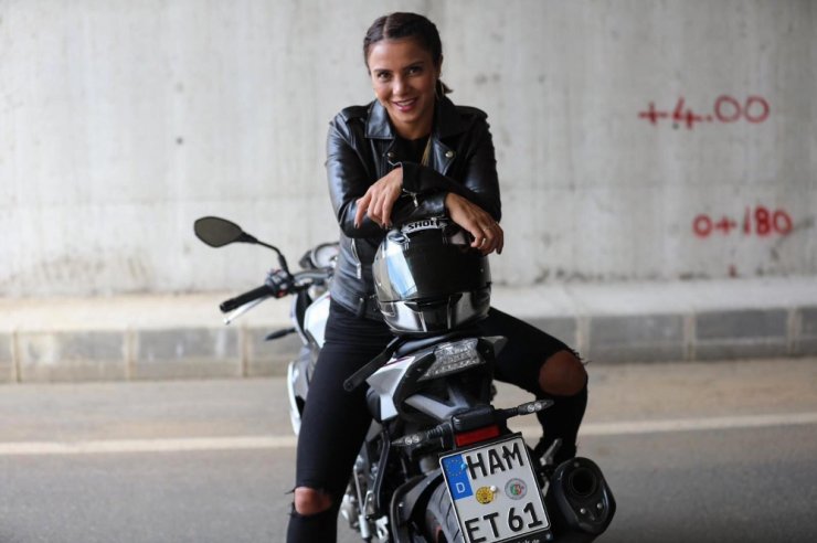 Survivor Sabriye’nin motosiklet tutkusu ! Binlerce beğeni aldı
