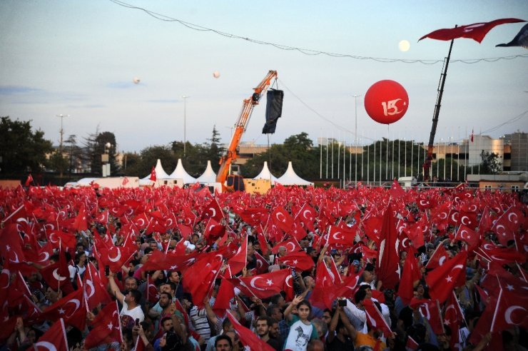 Cumhurbaşkanı Erdoğan: "Hiçbir darbe, darbe girişimi yapanların yanına kar kalmadı" 