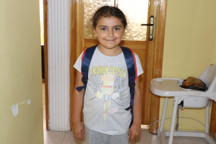 Okula gidemeyen 8 yaşındaki Azeri kızı, yardım bekliyor 
