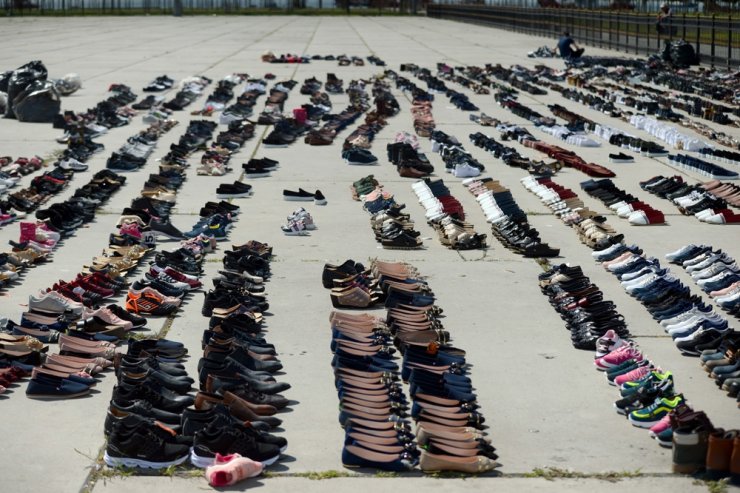 Sular altında kalan ayakkabılar Yenikapı’da kurutmaya bırakıldı