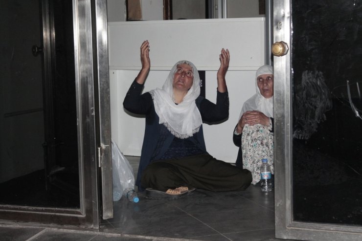 Oğlunun HDP’liler tarafından kaçırıldığını iddia eden annenin haklı eylemi