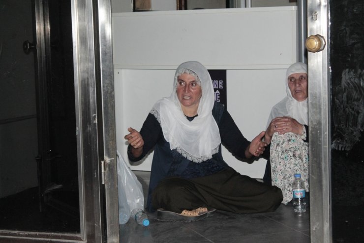 Oğlunun HDP’liler tarafından kaçırıldığını iddia eden annenin haklı eylemi