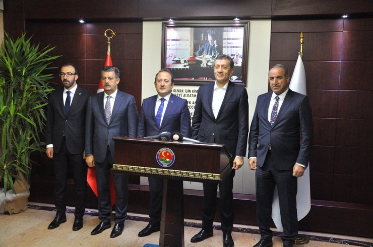 Milli Eğitim Bakanı Selçuk, eğitim değerlendirmesi için Şırnak’a geldi