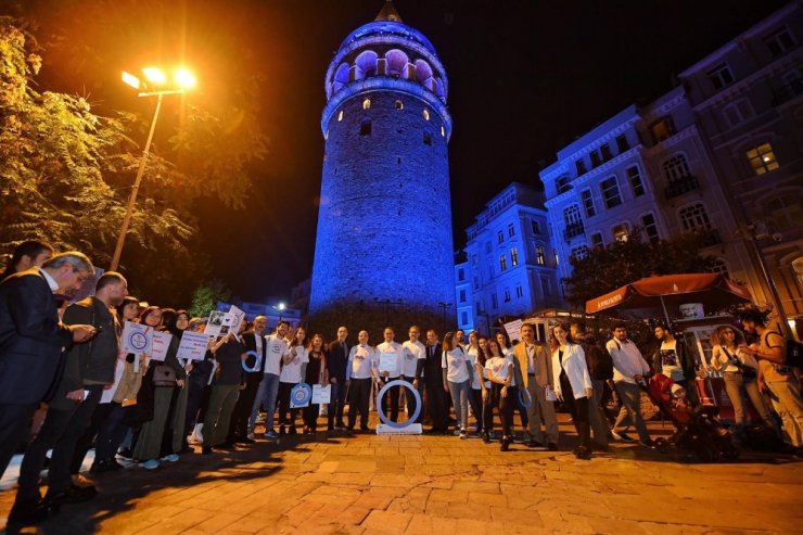 Diyabetliler için Galata Kulesi mavi renge büründü