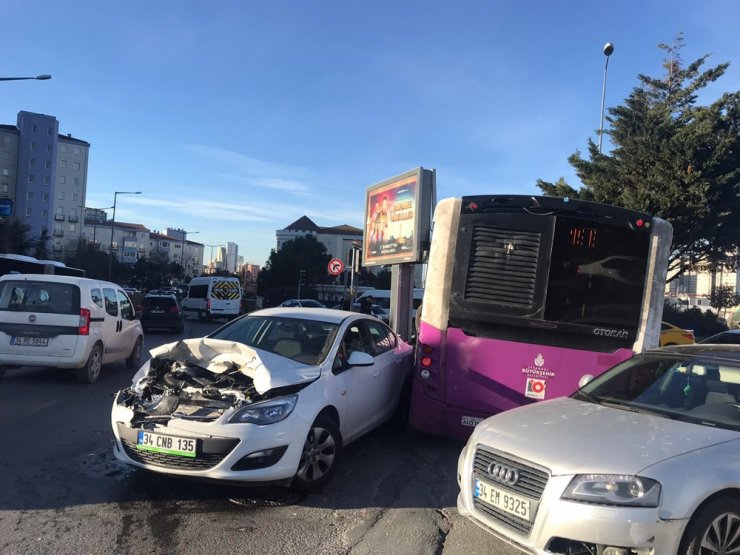 Ataşehir’de feci kaza: İstanbul Otobüs AŞ’ye ait otobüs ile otomobil çarpıştı