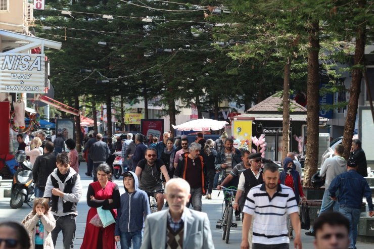Antalya sokaklarında sıcak hava yoğunluğuna polis uyarısı