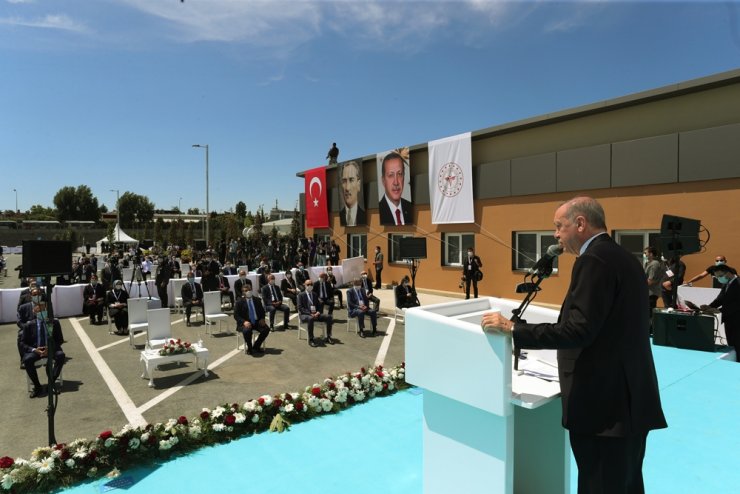 Cumhurbaşkanı Erdoğan: “Türkiye’nin ihtiyacı kavga değil eser siyasetidir”