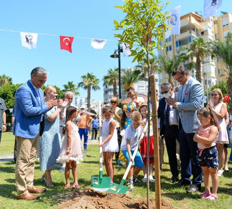 Ukrayna Dışişleri Bakanı Dmitro Kuleba, Antalya’da Kültür parkı açılışı yaptı