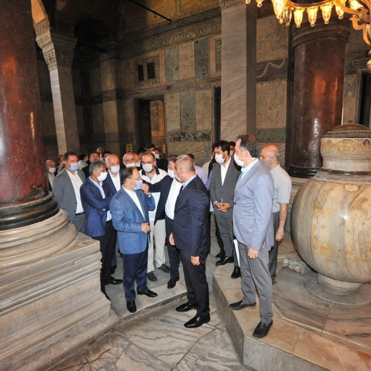Bakan Ersoy ve Diyanet İşleri Başkanı Erbaş, Ayasofya Camii’nde incelemelerde bulundu