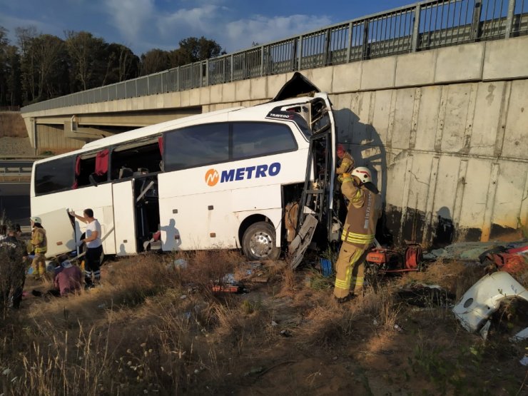 Eyüpsultan’da yolcu otobüsü yoldan çıktı: 5 ölü, 26 yaralı