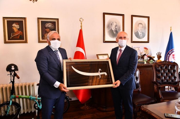 Bakan Karaismailoğlu, Belediye’nin çalışmaları ile ilgili bilgi aldı