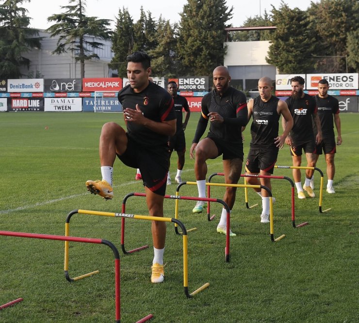 Galatasaray, derbi için kampa girdi