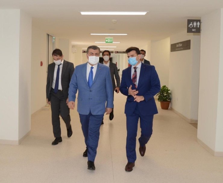 Sağlık Bakanı Koca, İstanbul’da acil durum hastanelerini ziyaret etti