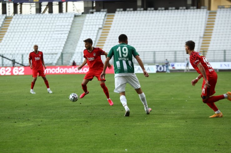 Konyaspor evinde Beşiktaş’ı 4-1 mağlup etti