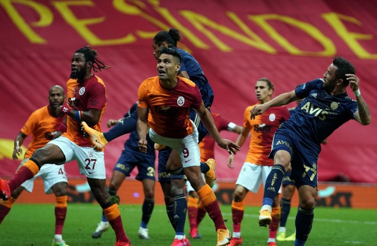 Galatasaray - Fenerbahçe karşılaşması 0-0 eşitlikle sona erdi