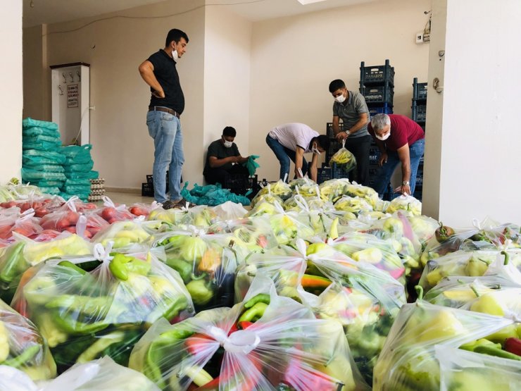 Mardin’de ihtiyaç sahiplerine ücretsiz sebze ve meyve