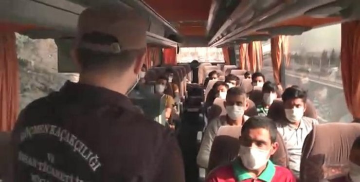 Kocaeli’de yolcu otobüsünde 14 düzensiz göçmen yakalandı: 2 gözaltı
